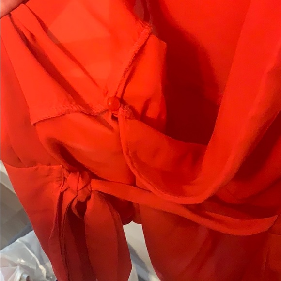 Short sleeve low cut blouse - Picture 2 of 3